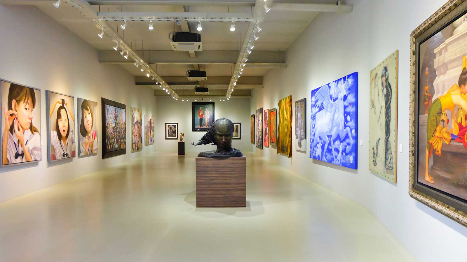 Bright art gallery interior in Seattle with polished floors and exhibition-ready presentation