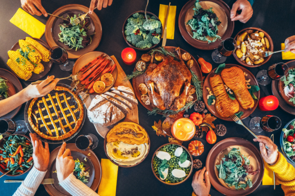 Thanksgiving cleaning gift card — perfect gift for holiday hosts who need after-dinner cleanup or pre-gathering home prep.